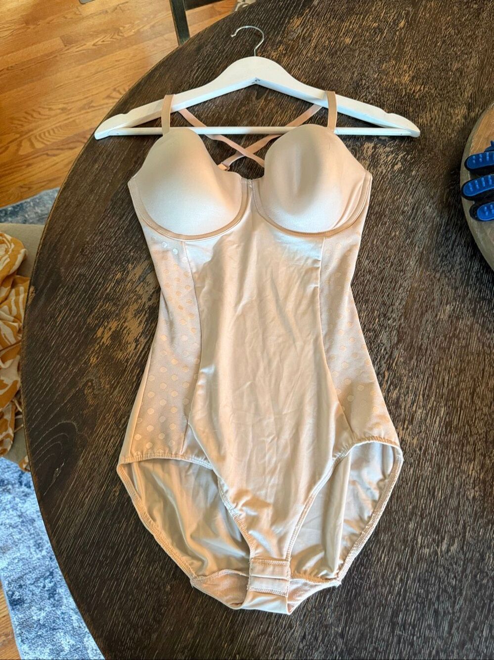 Assets by Spanx Nude One Piece Underwire Bodysuit Sz M EUC